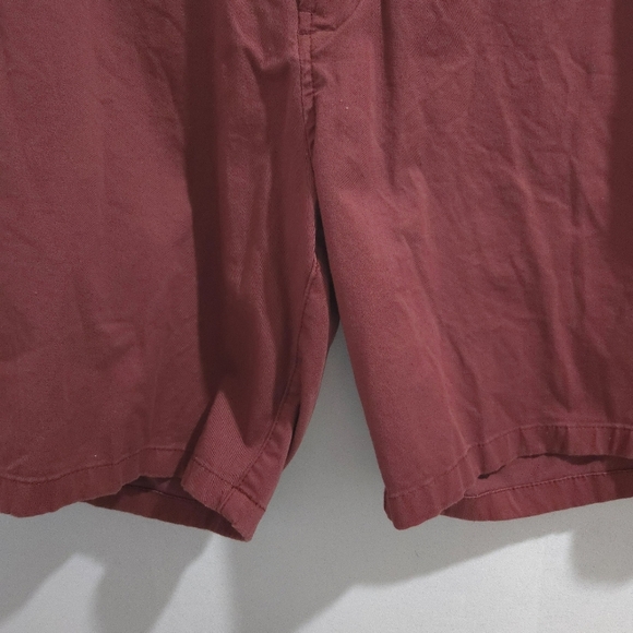 Denver Hayes | Men's Red Casual Shorts 44x8 - Picture 3 of 10